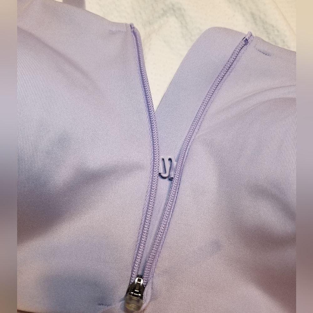 NWT LAVENDER SPORTS BRA FRONT ZIP HIGH SUPPORT MOISTURE WICKING WIDE STRAPS - Picture 2 of 7